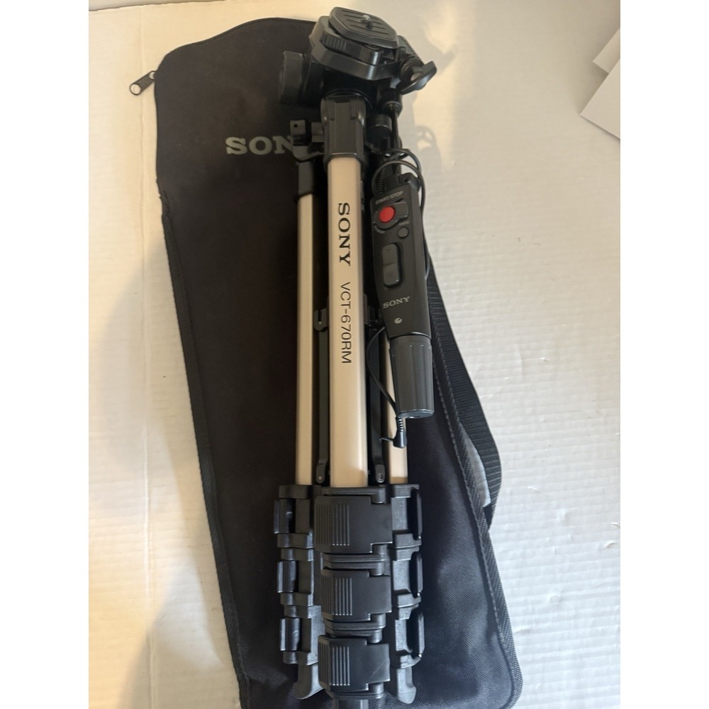 Sony‎ Remote Control 60" Tripod VCT-D680RM With Carry Bag
